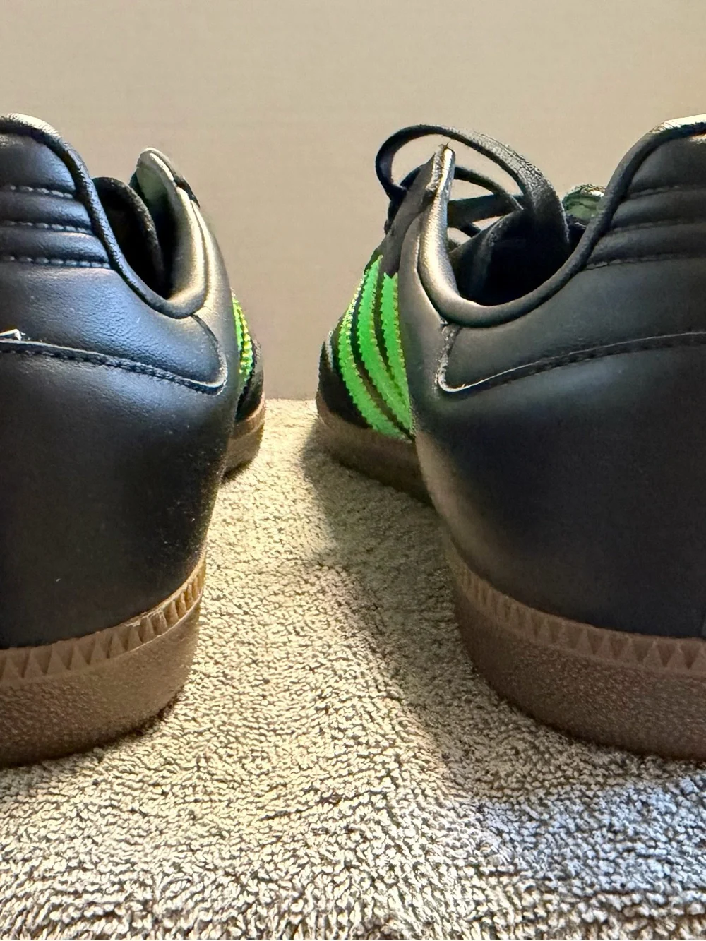 Full Grain Leather & Suede Size 9.5 NWT Adidas Samba OG Sneakers